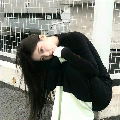 社交平台实拍：过气明星绯闻澄清适得其反，评论区彻底沦陷